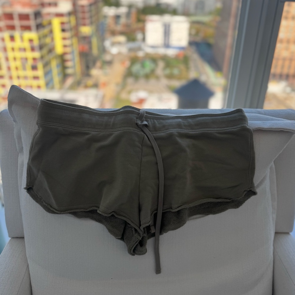 SKIMS french terry dolphin short, new with tags, size large